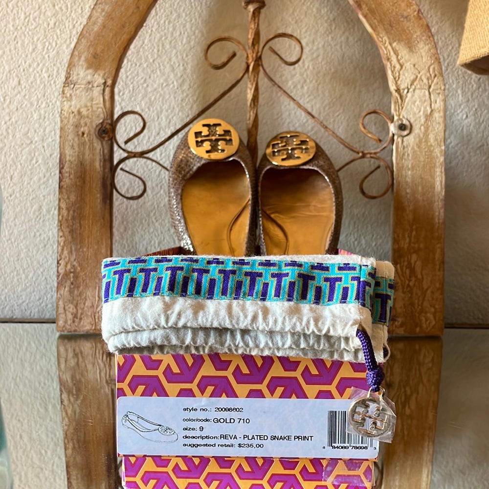Tory Burch embossed flats size 9. Excellent used condition. Brown/gold